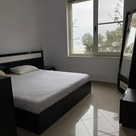 Lovely 2 Bedroom Unit With Beach View Golem  Exterior photo