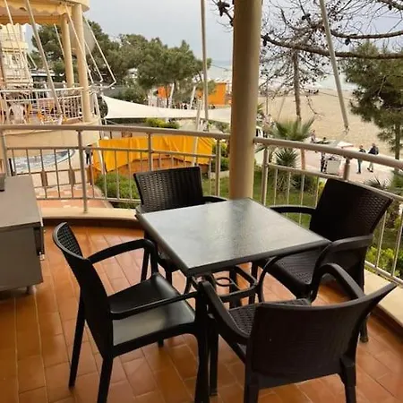 Lovely 2 Bedroom Unit With Beach View Golem  Exterior photo