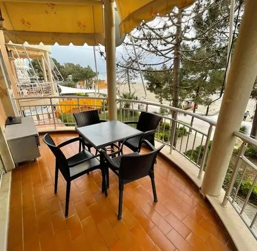 Lovely 2 Bedroom Unit With Beach View
