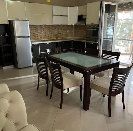 Lovely 2 Bedroom Unit With Beach View