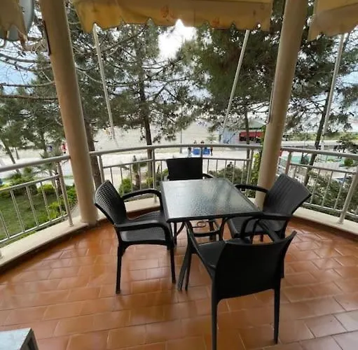 Lovely 2 Bedroom Unit With Beach View